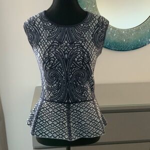 BCBGMAXAZRIA PEPLUM KNIT TOP XS